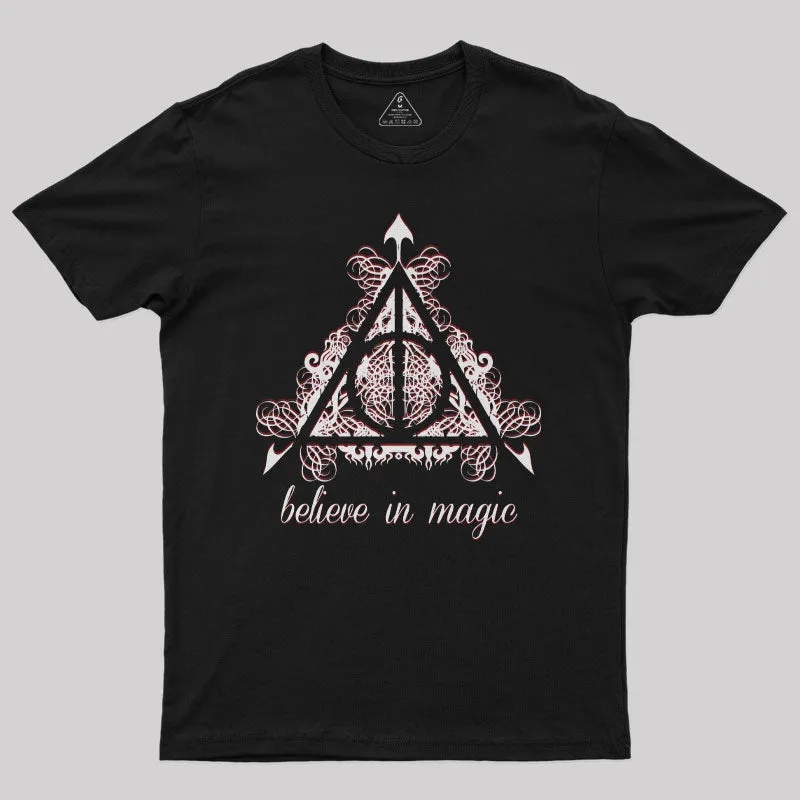 Alternative view of Believe in Magic Geek T-Shirt