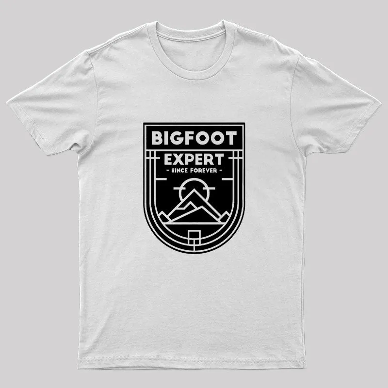 Bigfoot Expert Geek T-Shirt - Image 8