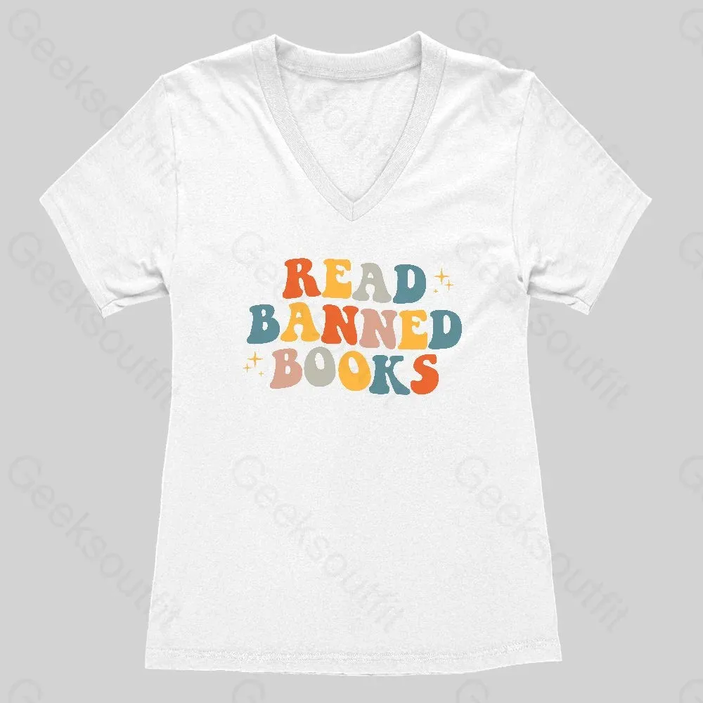 READ BANNED BOOKS Women's V-Neck T-shirt - Image 2